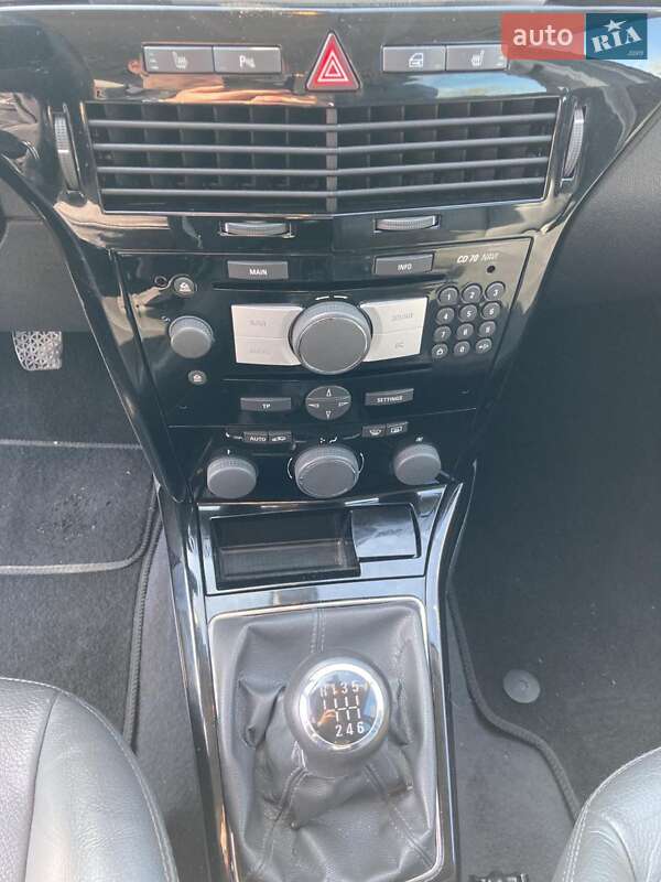 Универсал Opel Astra 2010 в Нововолынске