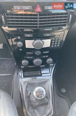 Универсал Opel Astra 2010 в 