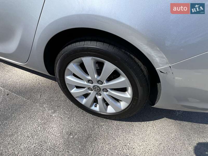 Універсал Opel Astra 2015 в Ірпені