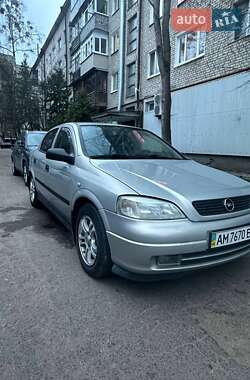 Седан Opel Astra 2005 в 