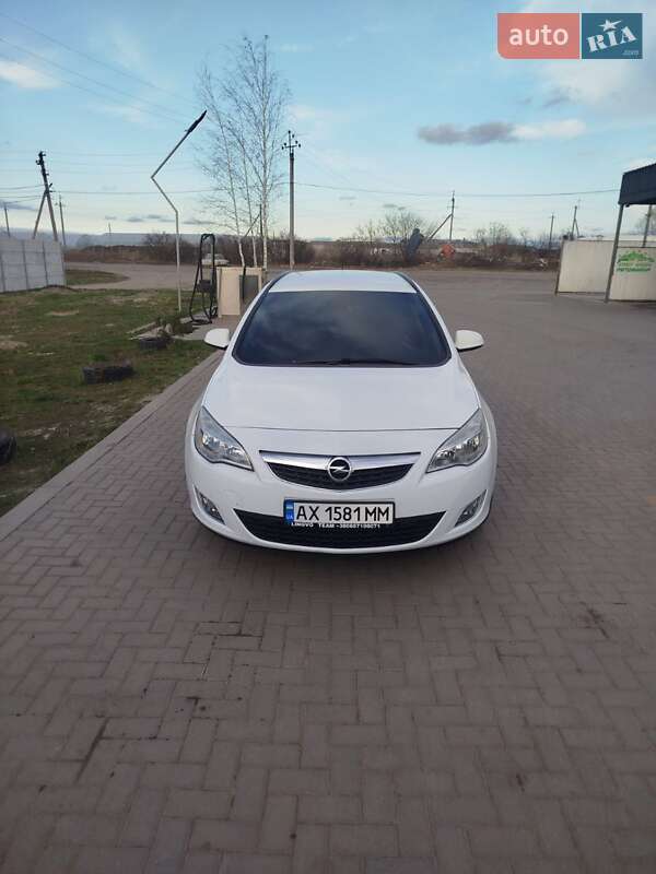 Універсал Opel Astra 2011 в 
