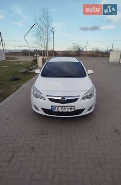 Універсал Opel Astra 2011 в 