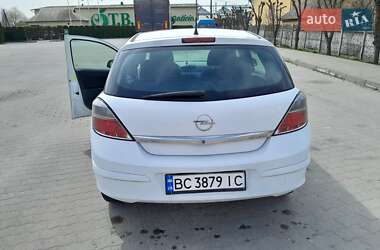 Хэтчбек Opel Astra 2012 в 