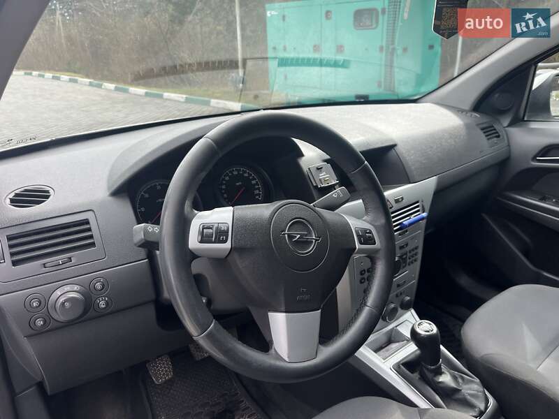 Універсал Opel Astra 2012 в Бродах