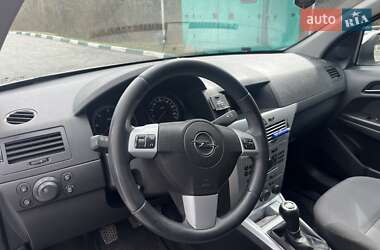 Универсал Opel Astra 2012 в 