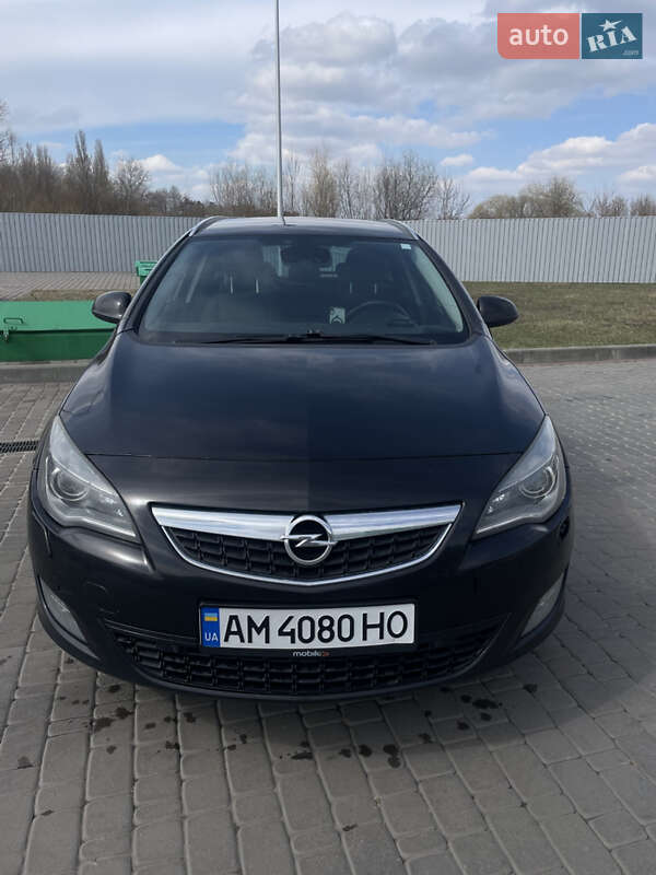 Opel Astra 2011
