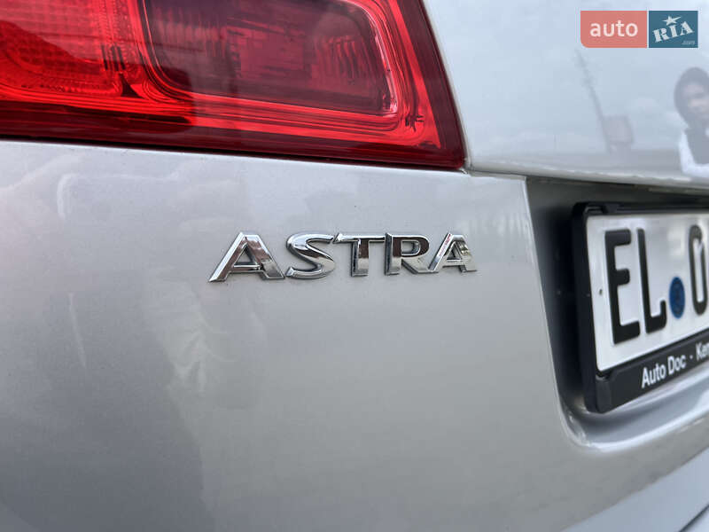 Універсал Opel Astra 2014 в Золочеві