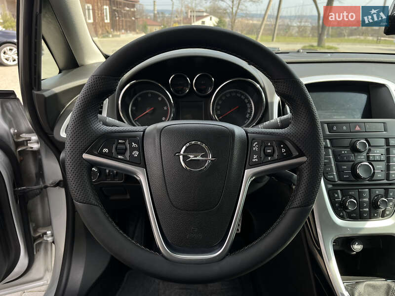 Універсал Opel Astra 2014 в Золочеві
