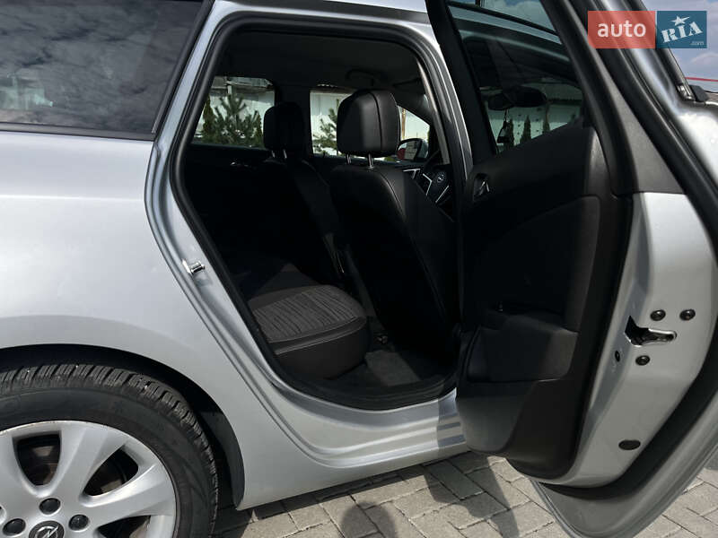 Універсал Opel Astra 2014 в Золочеві