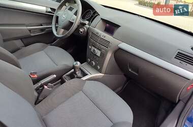 Хэтчбек Opel Astra 2006 в 