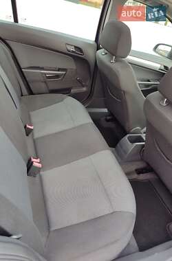 Хэтчбек Opel Astra 2006 в 
