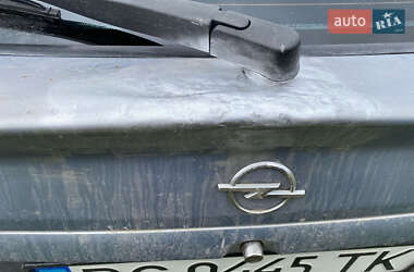 Хетчбек Opel Astra 2000 в 