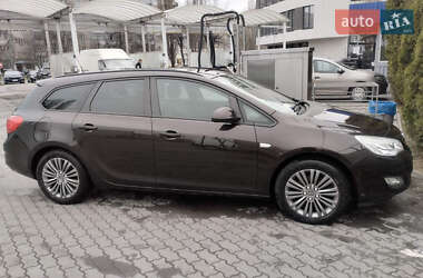 Универсал Opel Astra 2013 в 