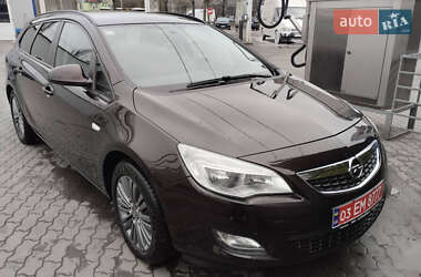 Универсал Opel Astra 2013 в 
