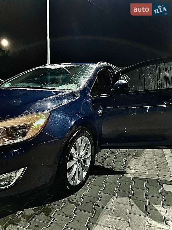 Opel Astra 2012