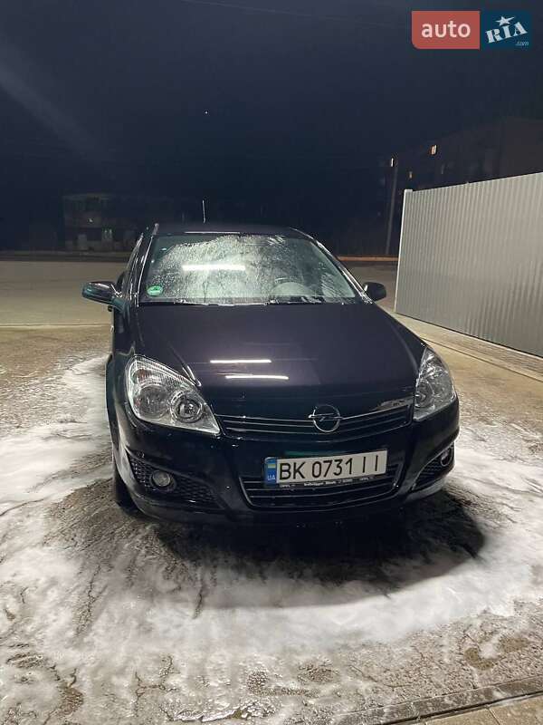 Седан Opel Astra 2009 в Сарнах