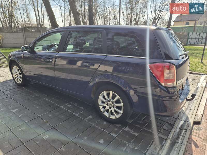 Універсал Opel Astra 2010 в Києві