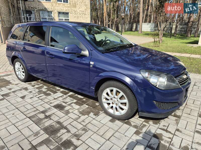 Універсал Opel Astra 2010 в Києві