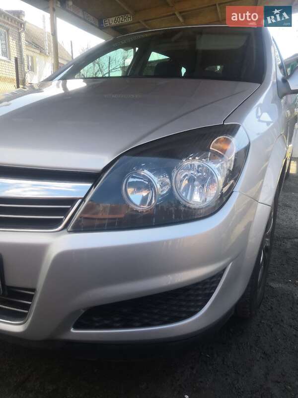 Универсал Opel Astra 2010 в 