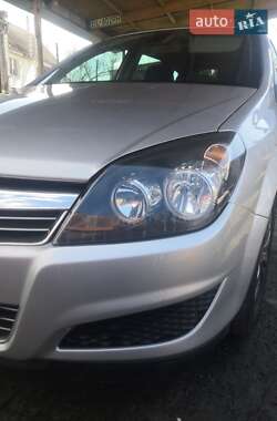 Универсал Opel Astra 2010 в 