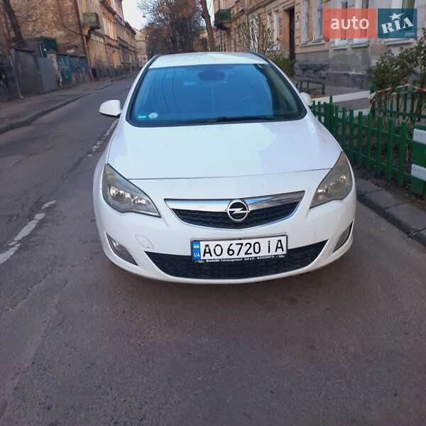 Универсал Opel Astra 2011 в Львове