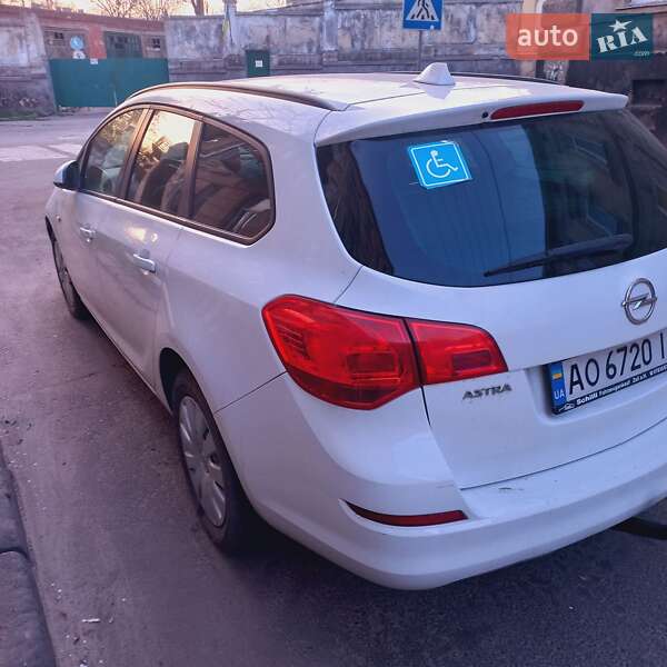 Универсал Opel Astra 2011 в Львове