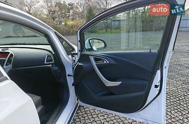 Універсал Opel Astra 2012 в 