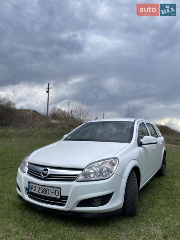Универсал Opel Astra 2009 в Краснограде