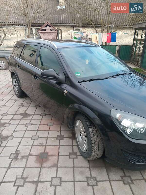 Универсал Opel Astra 2010 в Чорткове