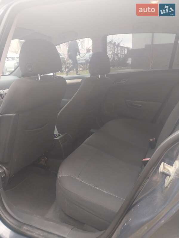 Хэтчбек Opel Astra 2008 в Ровно