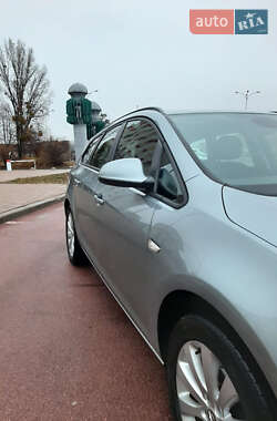 Универсал Opel Astra 2011 в 