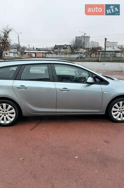 Универсал Opel Astra 2011 в 