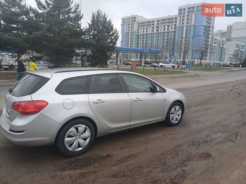 Универсал Opel Astra 2011 в Львове
