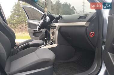 Хэтчбек Opel Astra 2008 в 