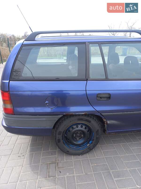 Універсал Opel Astra 1996 в Дніпрі