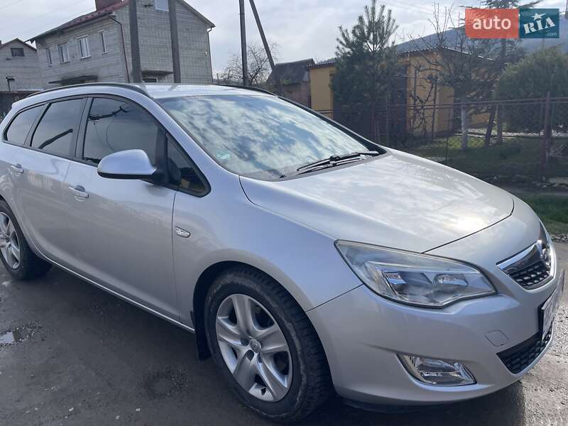 Opel Astra 2011
