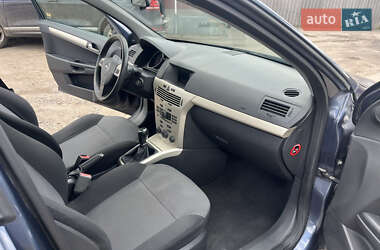 Хэтчбек Opel Astra 2008 в 