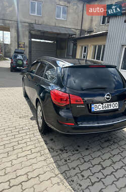 Универсал Opel Astra 2011 в 