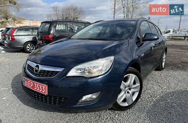 Универсал Opel Astra 2011 в 