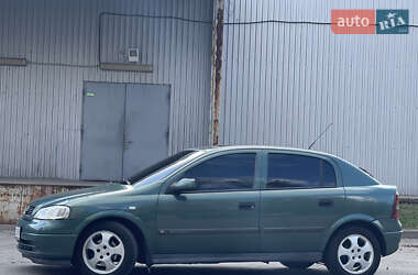 Хэтчбек Opel Astra 2000 в 