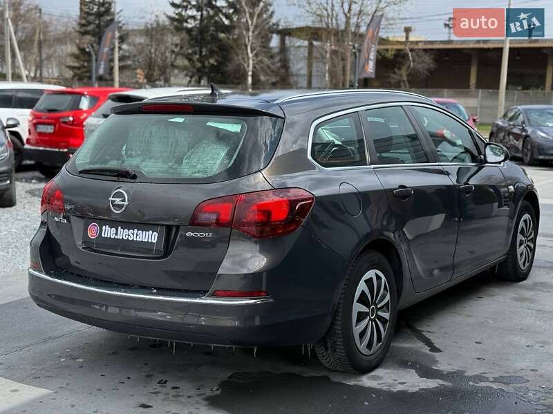 Универсал Opel Astra 2015 в Ровно