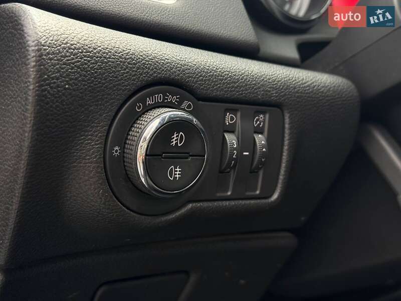 Универсал Opel Astra 2015 в Ровно