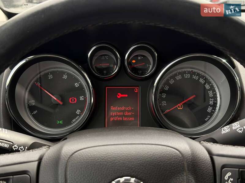 Универсал Opel Astra 2015 в Ровно