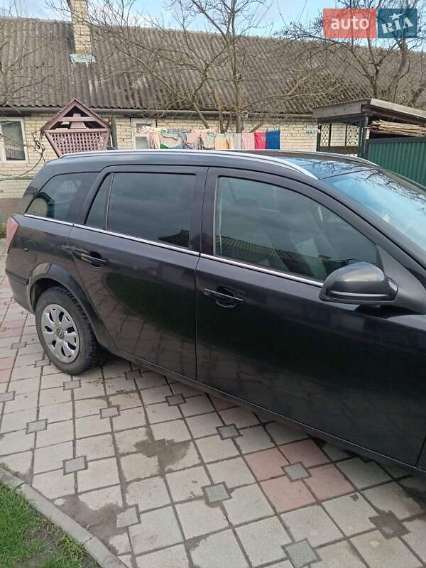 Универсал Opel Astra 2010 в Чорткове