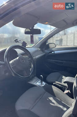 Хэтчбек Opel Astra 2004 в 