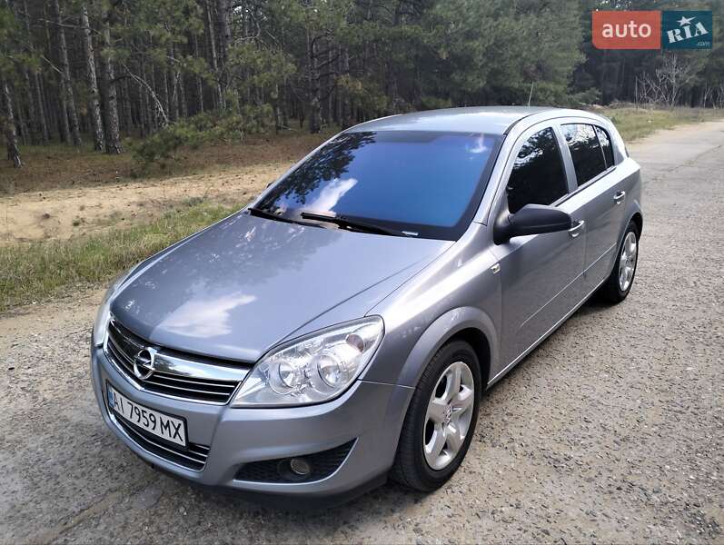 Хэтчбек Opel Astra 2008 в 