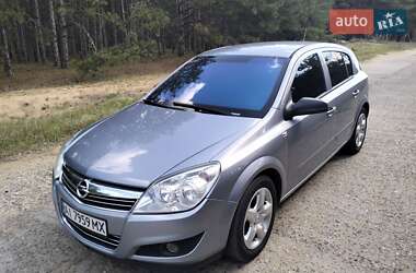 Хэтчбек Opel Astra 2008 в 