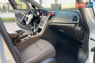Универсал Opel Astra 2015 в 