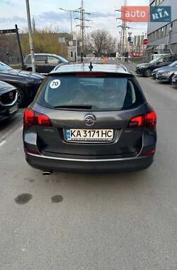 Универсал Opel Astra 2011 в 