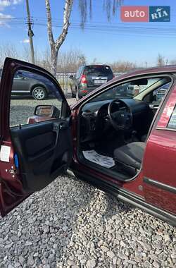 Хэтчбек Opel Astra 2004 в 